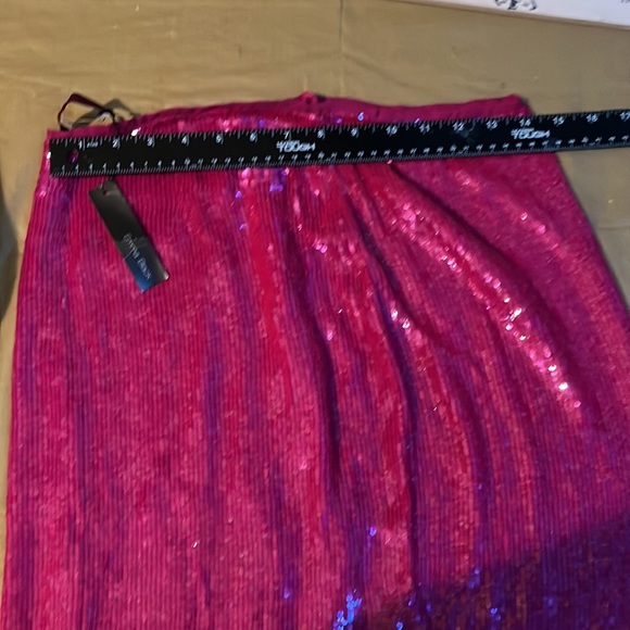 Emma Black size 10 pink sequin midi pencil skirt with back zip & slit - Picture 6 of 12